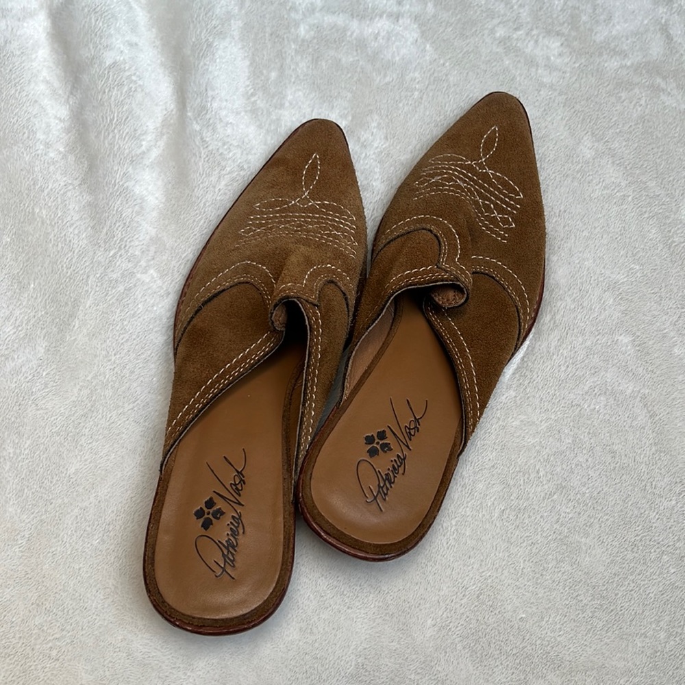 Patricia Nash brown shoes. Size 8